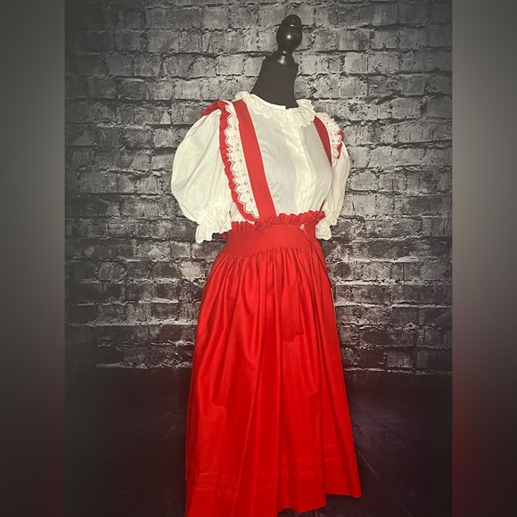 Bavarian Oktoberfest Dirndl - Picture 2 of 7